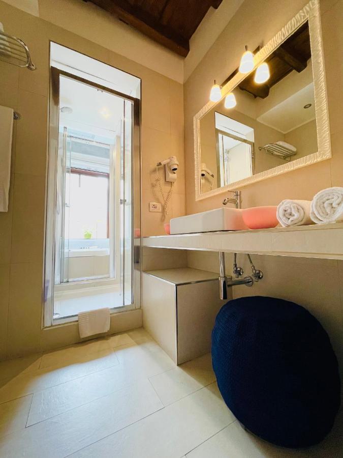 Town House Spagna- Luxury Rooms With Jacuzzi Bath Rom