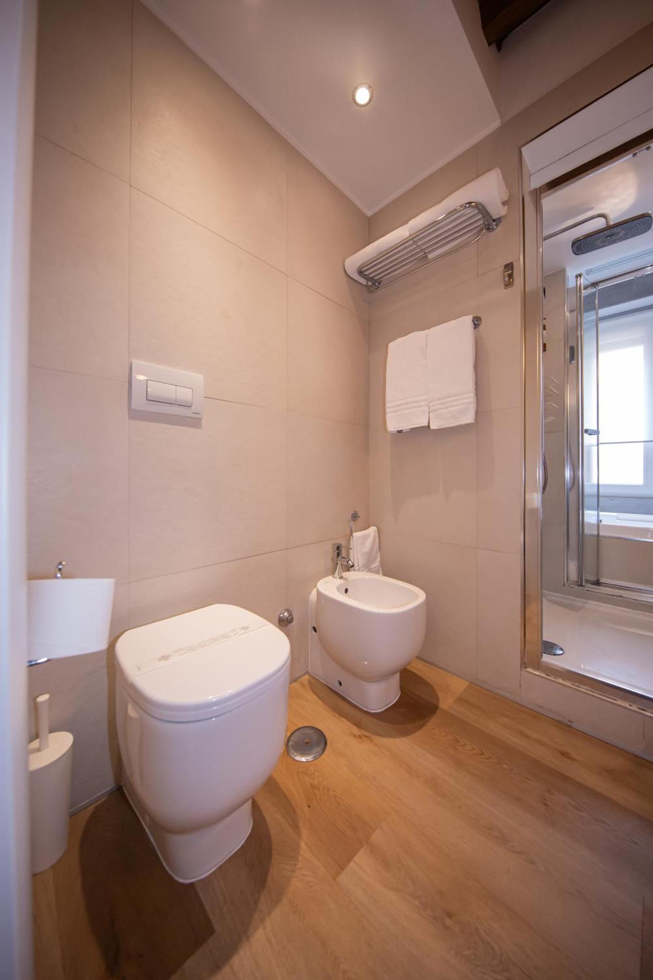 Casa de hóspedes Town House Spagna- Luxury Rooms With Jacuzzi Bath *