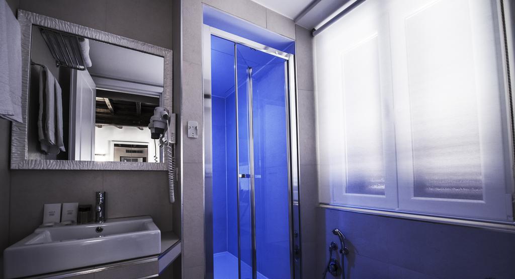 Casa de hóspedes Town House Spagna- Luxury Rooms With Jacuzzi Bath *